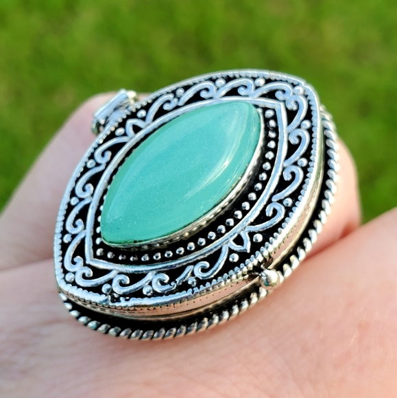 New Oversized Chalcedony 925 Silver Poison Ring. - Picture 3 of 16